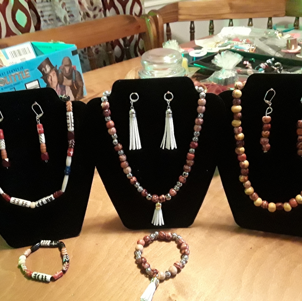 Jewelry - Picture 3 of 3